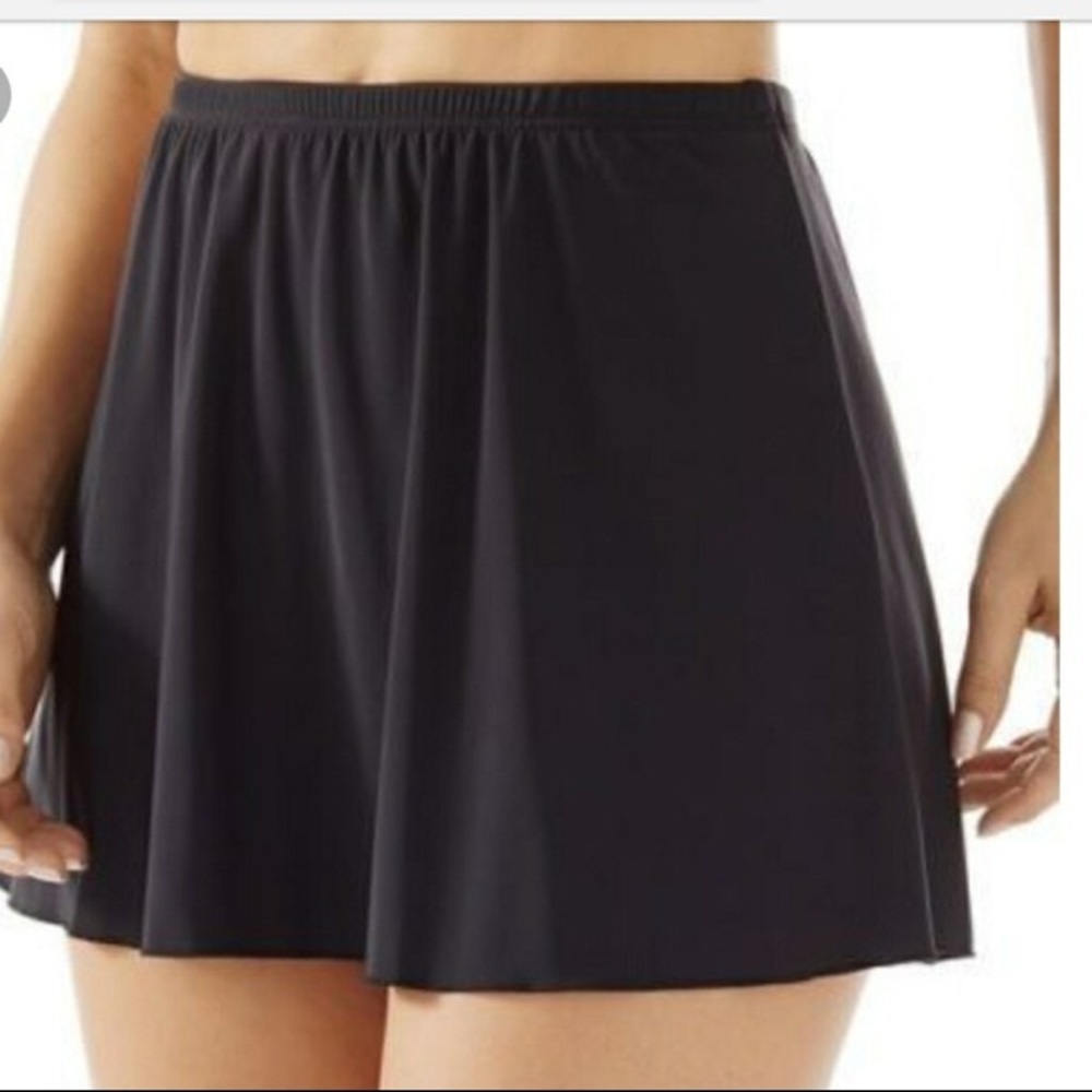 New women’s Kirkland swim skirt black Sz 18